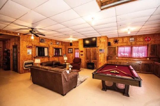 Fishermen’s Barndominium by the Lake-Pet Friendly