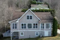 New Stunning Lil Bit of Heaven w/ Mt Views near Asheville Spacious Relaxing Bearwallow Mountain Trail附近的飯店