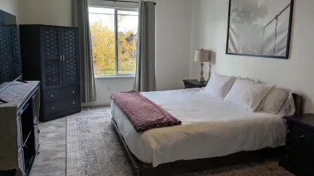 Quiet and comfortable home near SLC and ski resorts