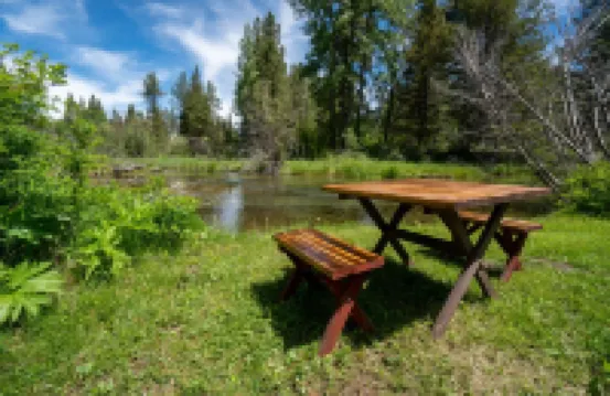Running Bear · Running Bear on Fort Creek-CraterLake Bungalows