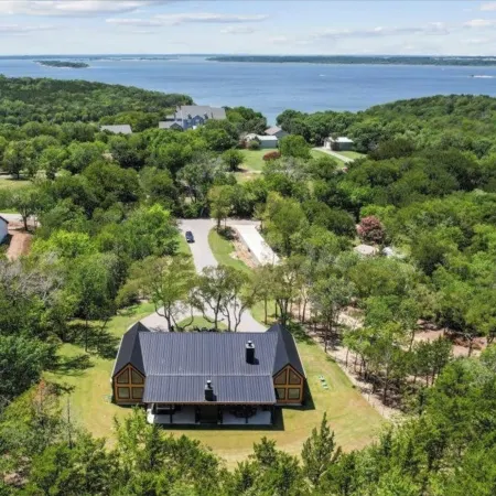 Welcome to The Yellowpine Retreat – Your Luxury Lakefront Retreat Lake Texoma