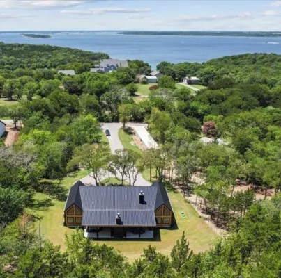 Welcome to The Yellowpine Retreat – Your Luxury Lakefront Retreat Lake Texoma Hotels in Sherman-Denison