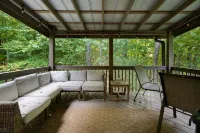 5 STAR accessible cabin, family friendly, pet friendly, long views, NEW hot tub
