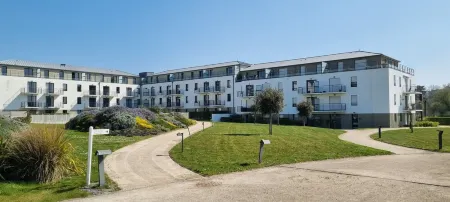 Beautiful, bright apartment 350m from the Sables Blancs/GR34 beach in Concarneau