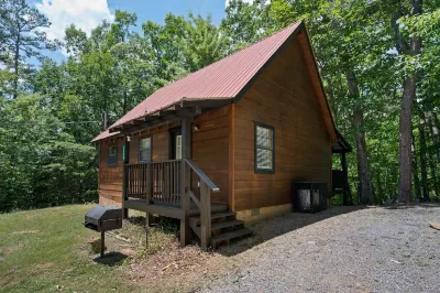 Spring Time Specials! Serene Cabin - Fireplace - Hot Tub  - Ample Parking Hotels in der Nähe von Gatlinburg Dog Park