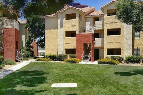 Upgraded Tropical Oasis! Heated Pool, Spa & Gym, Walk to Strip!