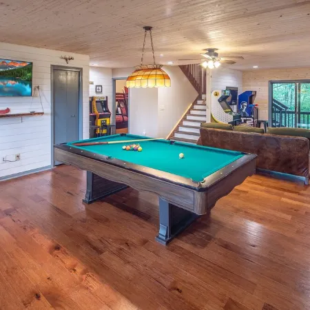 Private Mountain Home, 2miles To Ski, Hot Tub, Views, Fireplace, & Pet Friendly!