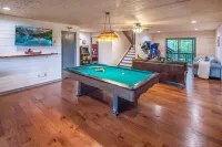 Private Mountain Home, 2miles To Ski, Hot Tub, Views, Fireplace, & Pet Friendly!