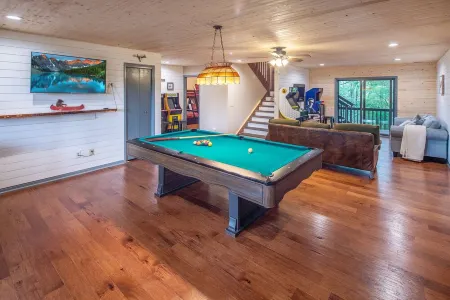 Private Mountain Home, 2miles To Ski, Hot Tub, Views, Fireplace, & Pet Friendly!