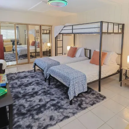 Casa Bay-Spacious Family Friendly 4 Bedroom Home with Ultimate Backyard Fun!