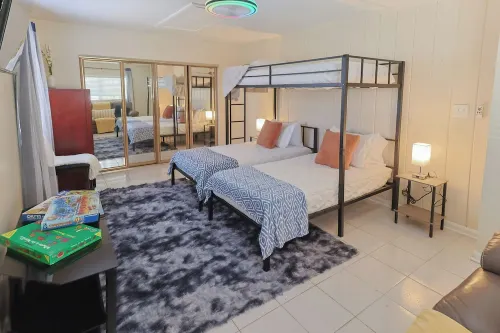 Casa Bay-Spacious Family Friendly 4 Bedroom Home with Ultimate Backyard Fun!