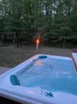 Stellar’s Place -Brand New Hot Tub, King Bed, Conveniently Located, Clean, Games
