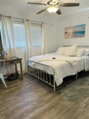 Sweet Retreat, with Private Pool, Patio, BBQ, Corn Hole Boards and Fire Pit. Plant Sumner House 주변 호텔