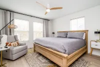 Beautiful Luxury Home located at Island Pointe Marina! Just 1 mile to downtown! 세인트 조셉 역 주변 호텔