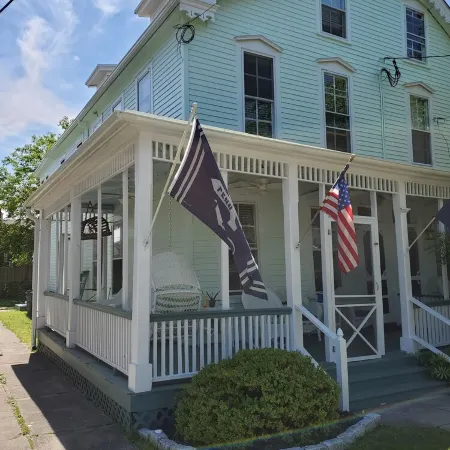 The Heart of Cape May on Historic Windsor Ave, 2 Blocks to Beach & Shopping!
