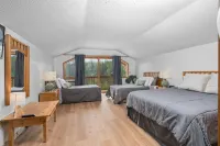 Winter Adventure Retreat - Ski Views, New King Beds, Fully Loaded Kitchen!
