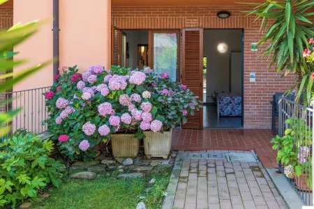 LE ORTENSIE Independent mini-apartment outdoor space and small garden