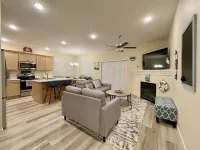 Cozy Netarts Bay Home w/game cave, WiFi, bunk beds Hotels in Netarts