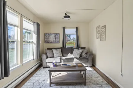 Cozy Cottage in Grants Pass Near River!