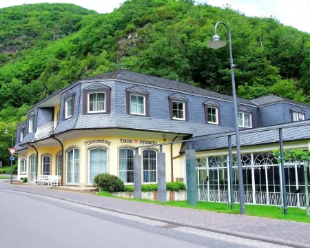 Holiday Apartment Wasserfall in Holiday Home Bad Bertrich Hotels in Bad Bertrich