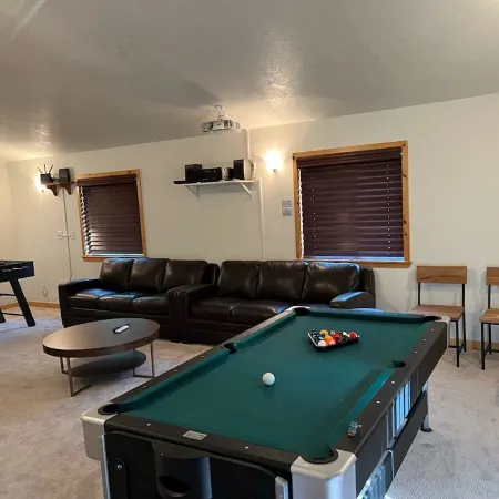 Stunning Cabin with Clubhouse on River! Wooded Retreat with Kayaks! Pickleball!