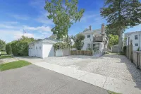 Beautifully renovated 2 Bedroom, 1st Floor apt -Greenport Village, Walk to town!