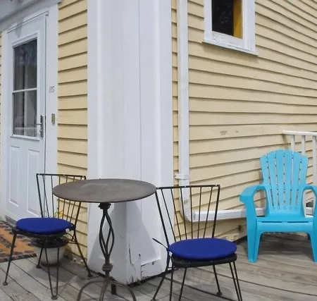 2 Bedroom Private Apt. in 1825 Whaler's Home on Duck Creek