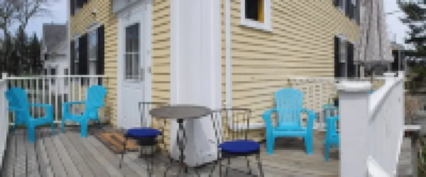 2 Bedroom Private Apt. in 1825 Whaler's Home on Duck Creek