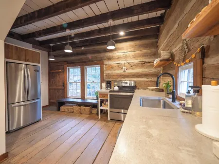 Sugar Mountain Log Cabin with Hot Tub, Fire Pit & Modern Comforts