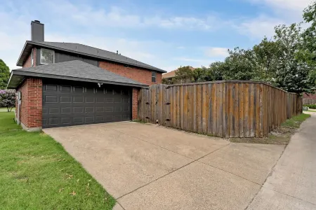 Pool retreat 5BA 2.5BA 4 King bed near lake Отели в г. Роулетт