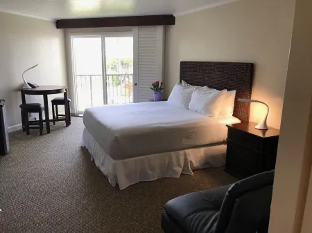 Deluxe Room w/King Bd, Ocean/Pool views, New Furnishings!, No Resort Fee Отели рядом с Аэропорт Лихуэ