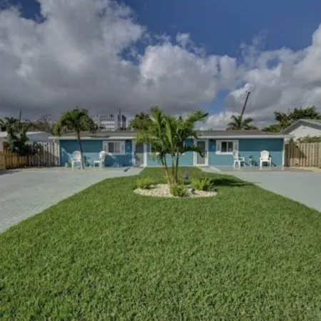 Less than a Mile to the beach! Walk to shops and beach! Villa pool house dream!