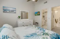 Newly Updated 2 Bed/1.5 Bath Townhome-3 Minute Walk to Beach-Best Deal Around!!