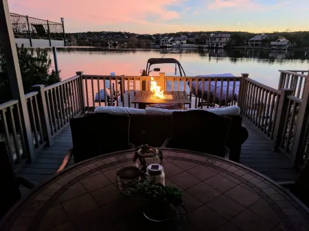 🌞Luxury East Facing Waterfront, Deck, Fishing, Near Yacht Club & Resort⛱ Отели рядом с достопримечательностью «Horseshoe Bay Resort - Ram Rock Course»