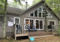 Northwoods lakeside family-friendly cabin.  Amazing sunsets!  Nice sandy beach.