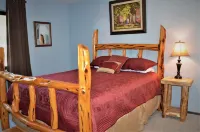Walk to the Slopes from a Great Condo!  - THE MOUNTAIN IS OPEN