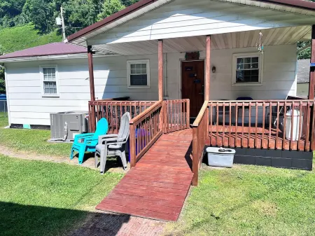 Cute Little Whole House For Rent<br>Franklin’s Lodge Отели в г. Логан