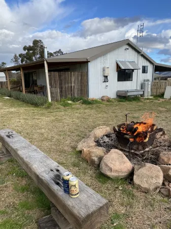 Q1 on Crestview, Adorable 1 Bedroom Farm Stay Cabin