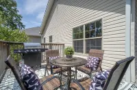 Cozy Cottage Just Minutes from Oaklawn Racetrack & Casino