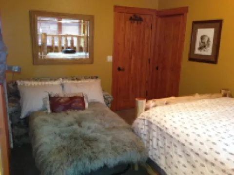 Weekly Discounts! Whitefish Mountain Ski Resort ski in ski out, Luxury Townhouse