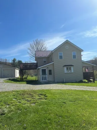 Cozy House, Sleeps 14 and 12 miles to the visitor center in Benezette, PA