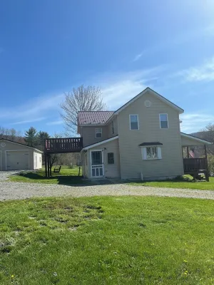 Cozy House, Sleeps 14 and 12 miles to the visitor center in Benezette, PA
