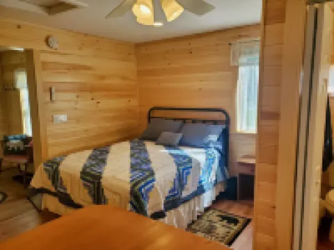 Cozy Cabin By The Pond, Sleeps 2