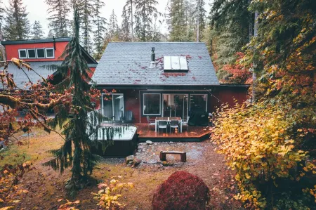Mt Baker Cabin w/ Hot Tub, Sauna, Firepit, BBQ