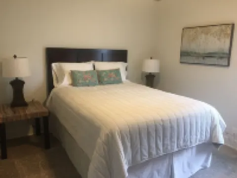 Newly remodeled 3 bdrm, walk to park, restaurants