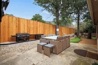 Backyard OASIS next to AT&T Stadium! Hotel in zona University of Texas at Arlington