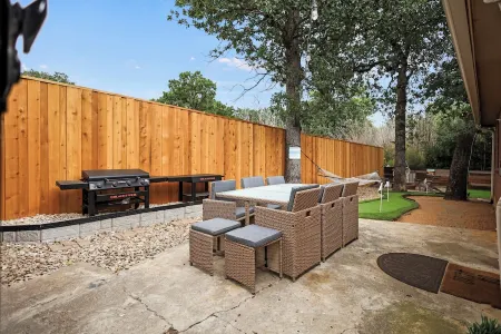 Backyard OASIS next to AT&T Stadium! Отели рядом с достопримечательностью «Университет Техас в Арлингтон»