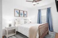 Entire townhouse- 10mins to beaches or downtown