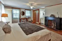 Birch Creek Retreat ~ 8br, 8ba, New Hot Tub + Sauna