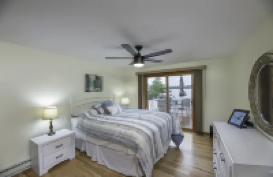 Lakefront Northwoods Winter/Summer Wonderland Updated 3 Bedroom House Sleeps 8 艾昂縣住宿飯店